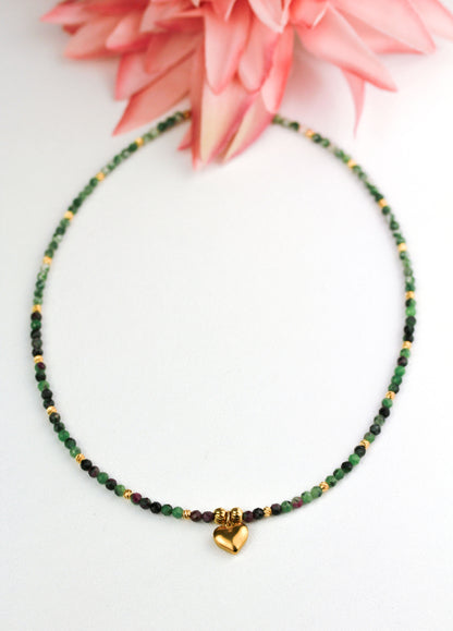 Rubin Zoisit Herz Halskette – Zarte Naturstein Perlenkette | Handgefertigt