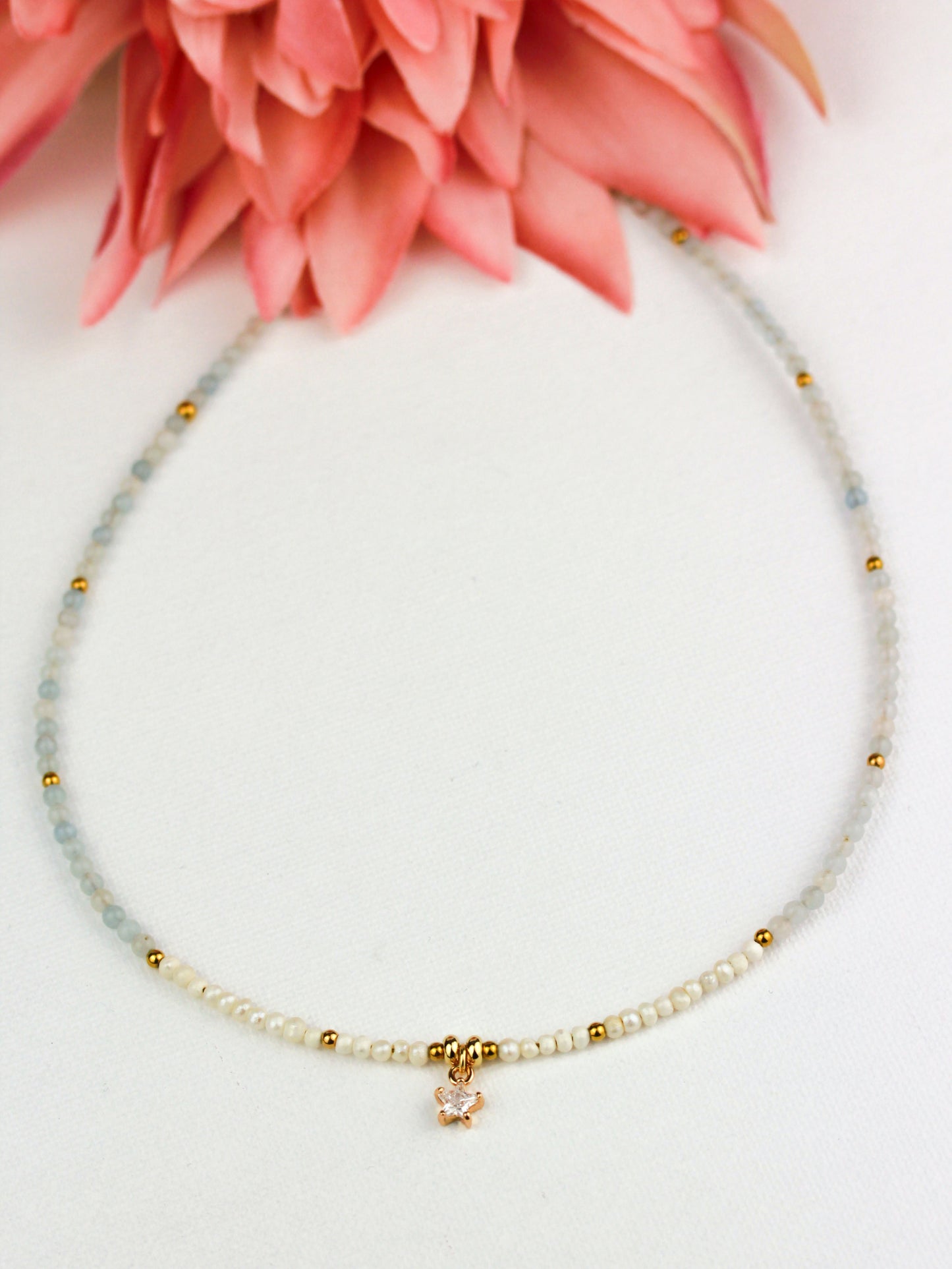 Zarte Aquamarin Perlenhalskette mit Zirkonia Anhänger – Handgefertigt