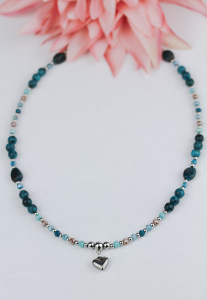 Grün-Türkise Apatit Naturstein Perlenhalskette mit Herzanhänger – Handgefertigt