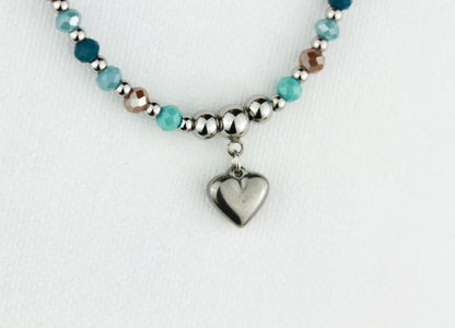 Grün-Türkise Naturstein Perlenhalskette mit Herzanhänger – Handgefertigt