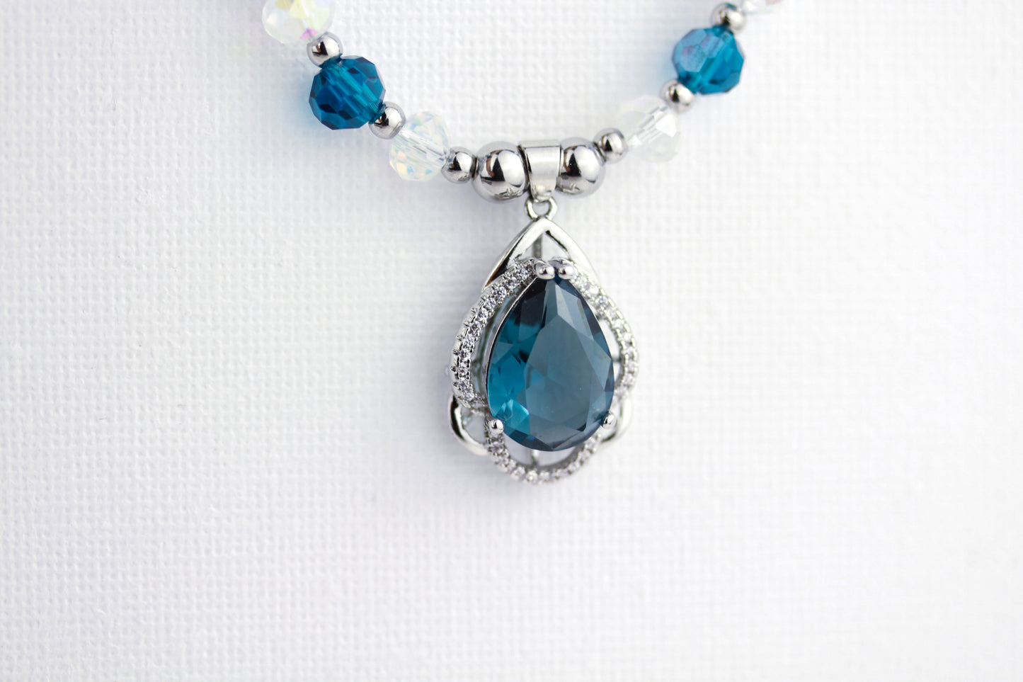 Türkis-Blaue Perlenkette & Armband – Handgefertigtes Schmuckset