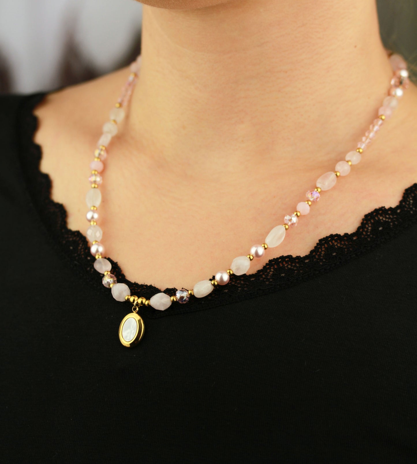 Rosenquarz Perlenkette – Sanfte Eleganz & feminine Harmonie