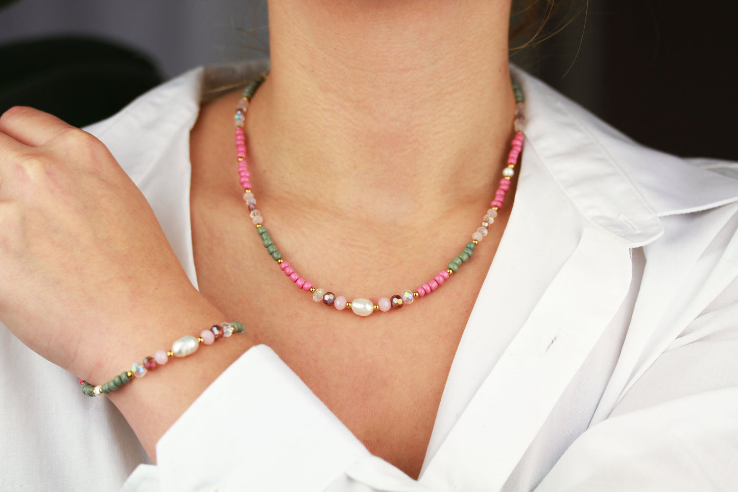 Grün-Altrosa Perlenkette & Armband – Mit Süßwasserperlen | Set