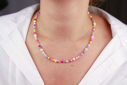 Bunte Perlenkette mit Süßwasserperlen – Handgefertigte Perlenhalskette