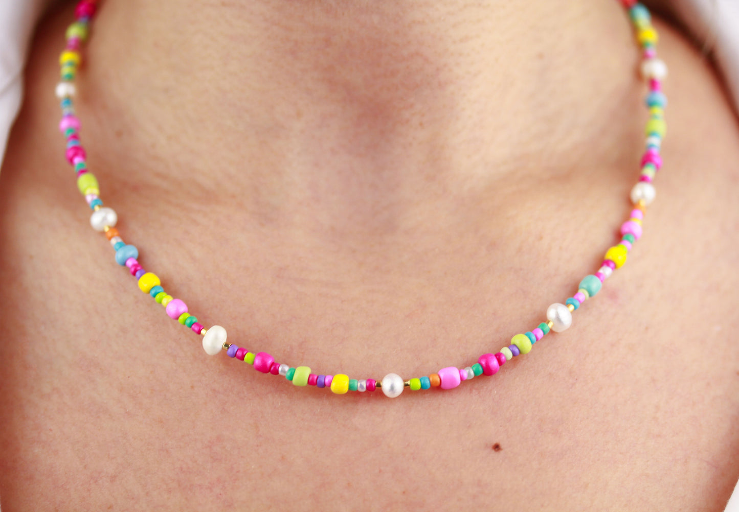 Bunte Perlen Halskette mit Süßwasserperlen – Handgefertigter Perlenschmuck