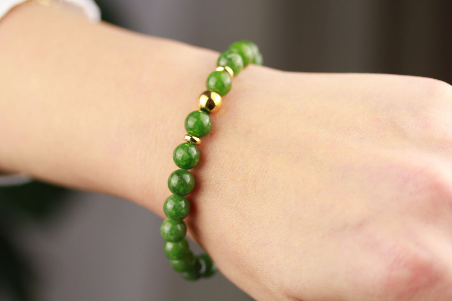 Grünes Serpentin Natursteinarmband – Handgefertigtes Perlenarmband