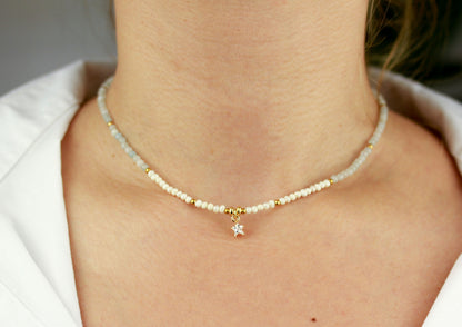 Zarte Aquamarin Perlenhalskette mit Zirkonia Anhänger – Handgefertigt