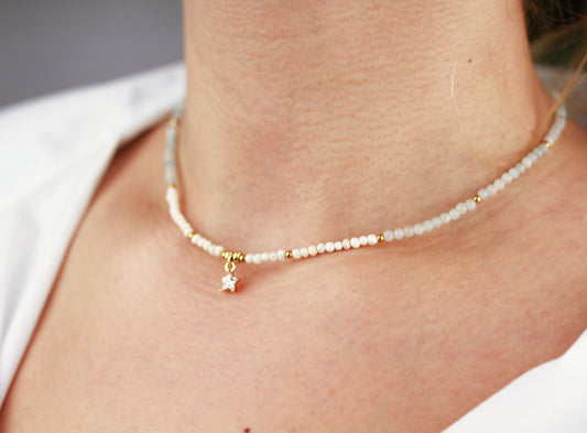 Zarte Aquamarin Perlenhalskette mit Zirkonia Anhänger – Handgefertigt