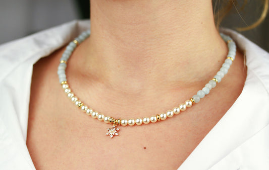 Aquamarin Perlenhalskette mit Schneeflocken-Anhänger – Handgefertigter Natursteinschmuck