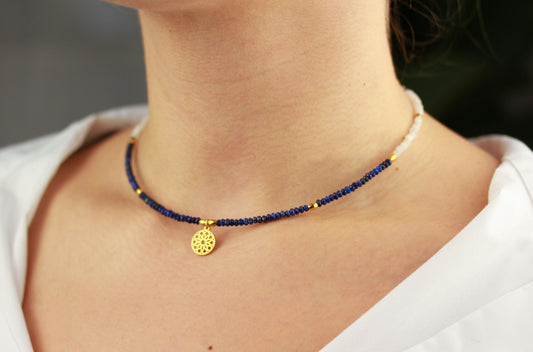 Zarter Lapislazuli Choker mit Anhänger – Handgefertigt