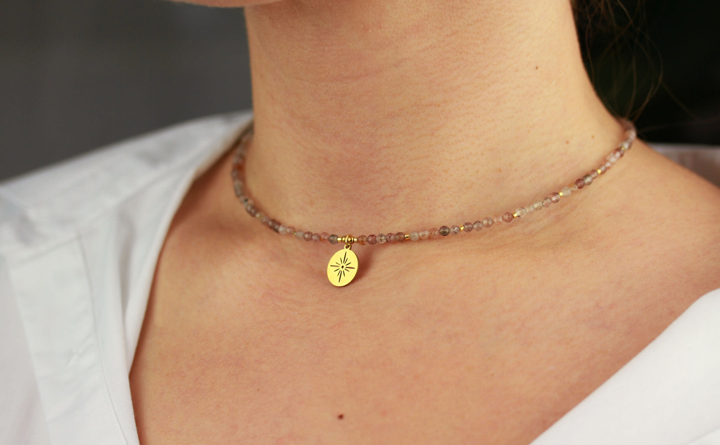 Zarter Sonnenstein Choker – Naturstein Perlenhalskette | Handgefertigt