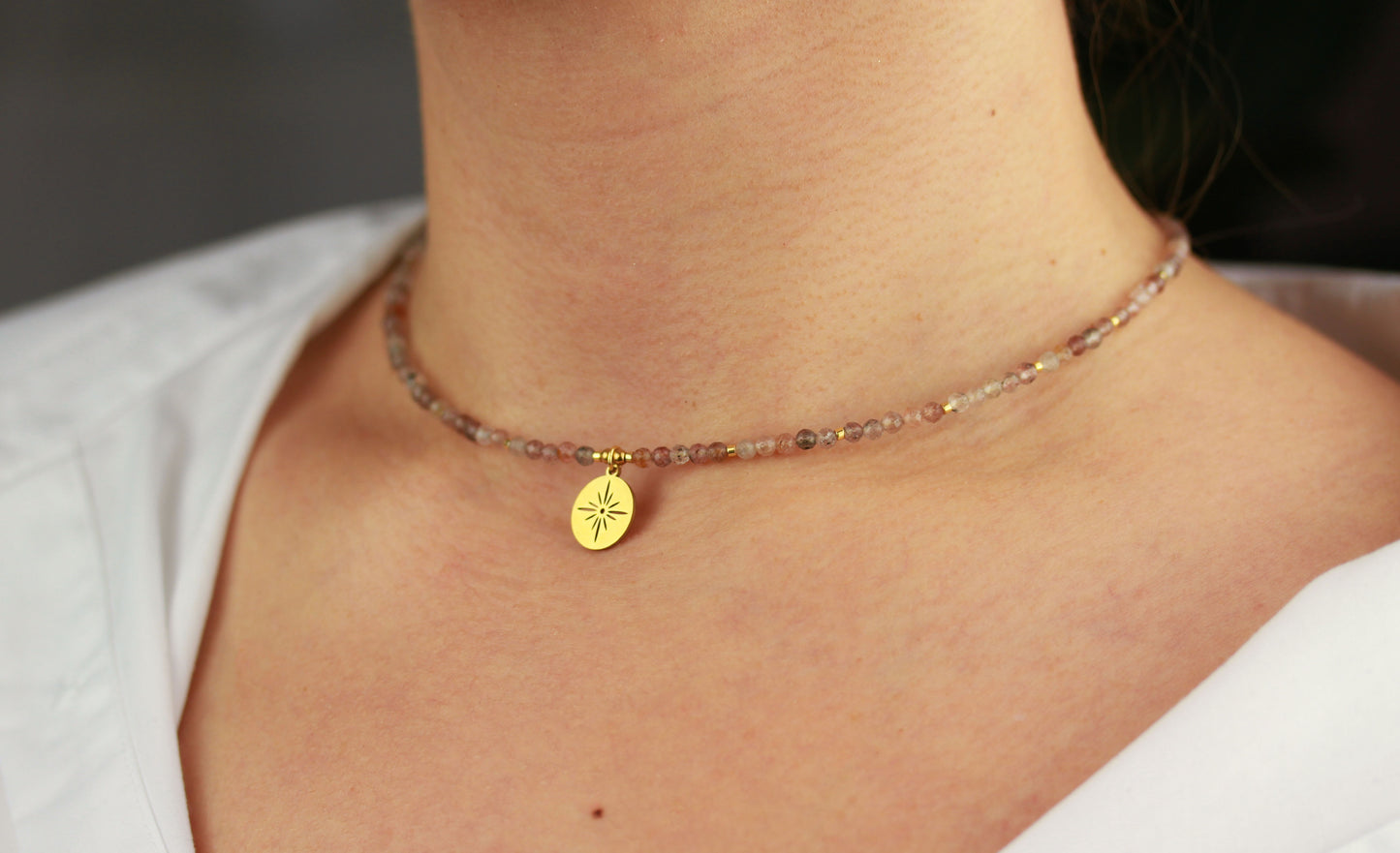 Zarter Sonnenstein Choker – Naturstein Perlenhalskette | Handgefertigt