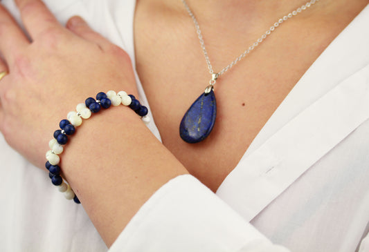 Lapislazuli & Muschelperlen – Naturstein-Blumen Schmuckset (Armband & Halskette)