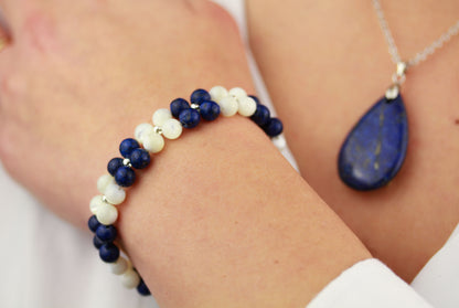 Lapislazuli & Muschelperlen – Naturstein-Blumen Schmuckset (Armband & Halskette)