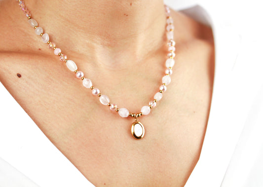 Rosenquarz Perlenkette – Sanfte Eleganz & feminine Harmonie