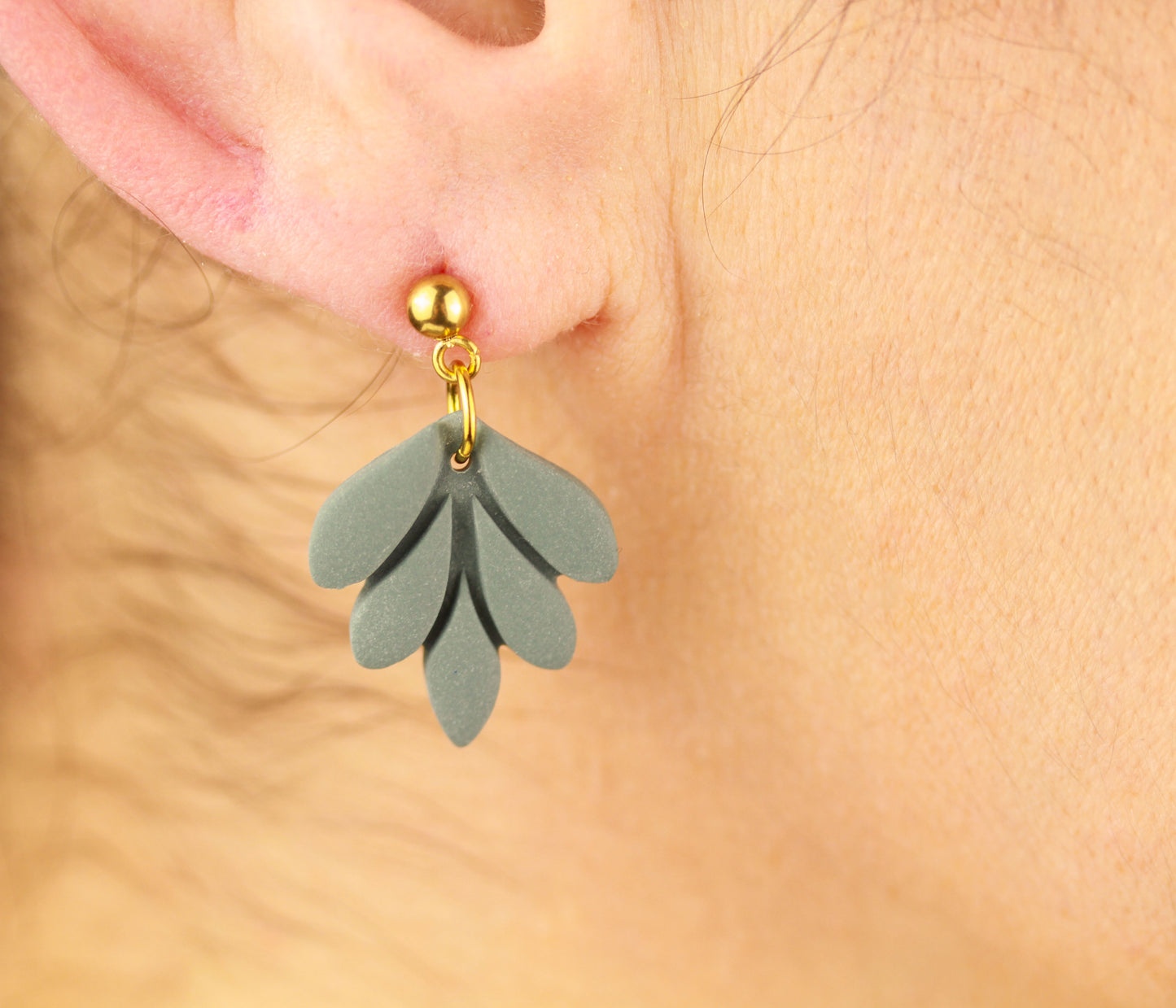 Kleine Blatt Ohrringe – Handgefertigte Polymer Clay Statement Ohrringe | Dewlight