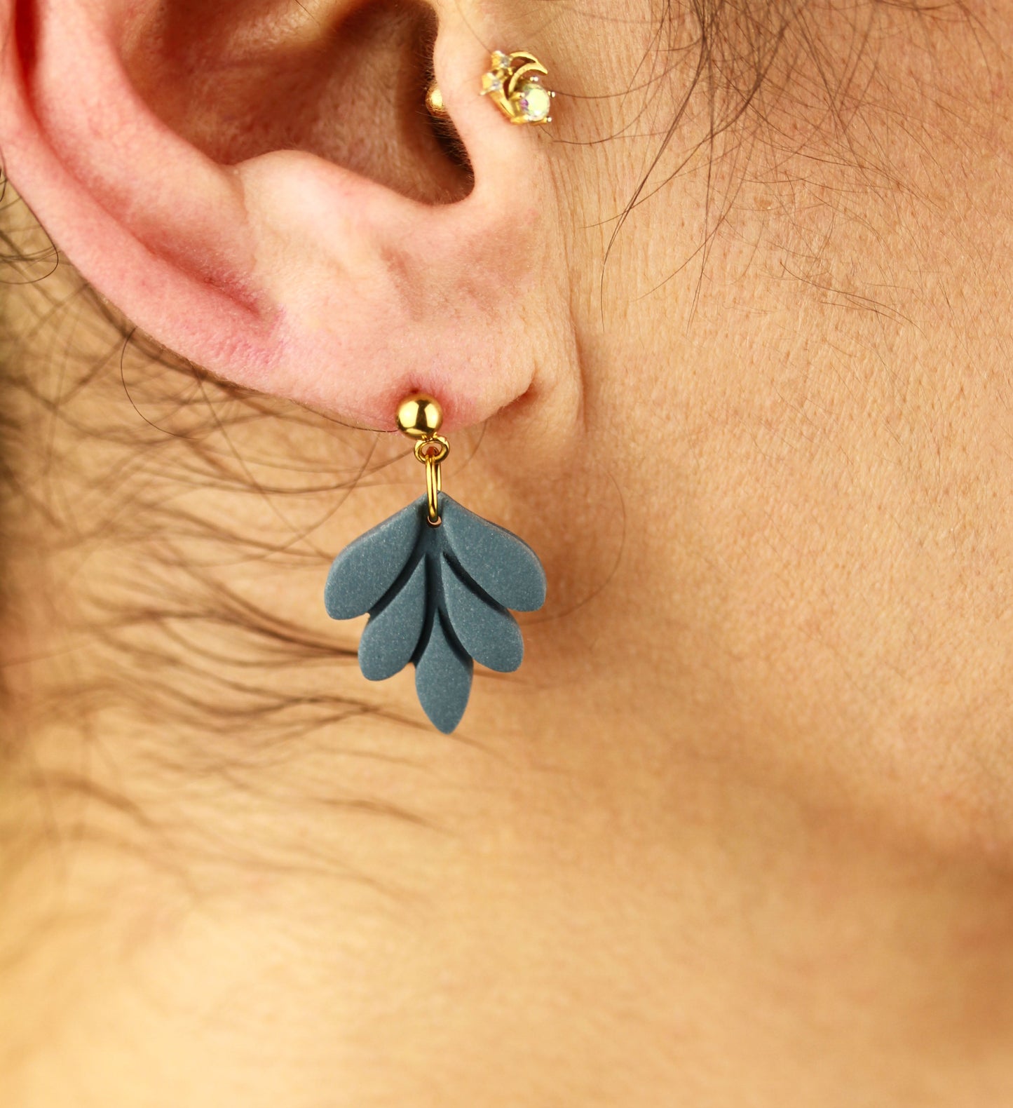 Kleine Blatt Ohrringe – Handgefertigte Polymer Clay Statement Ohrringe | Dewlight