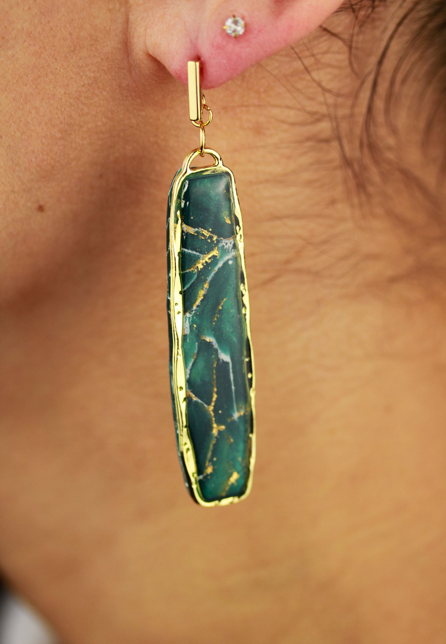 Grüne natursteininspirierte Statement Ohrringe – Kollektion Aureleaf | Handgemacht