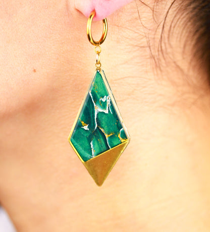 Grüne natursteininspirierte Statement Ohrringe – Kollektion Aureleaf | Handgemacht