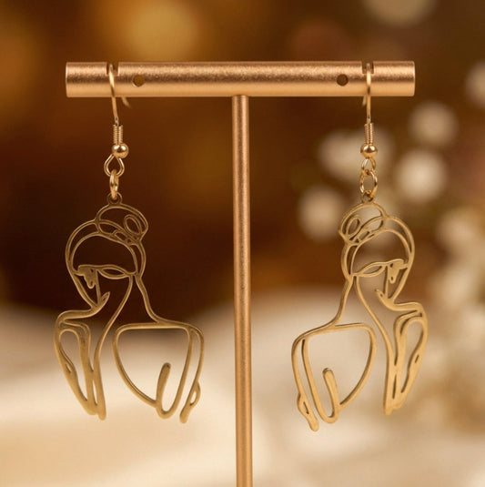 Auréline – Goldene Bodyline Ohrringe – Weibliche Körper Statement Ohrringe