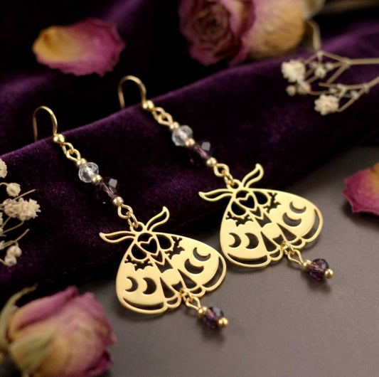 Goldene Motten Ohrringe mit Natursteinperlen – Statement Schmuck | Nocturne Kollektion