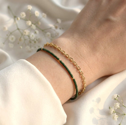 Grün Goldenes Miyuki Perlenarmband – Filigranes Armband auf Seidenfaden | Handgemacht