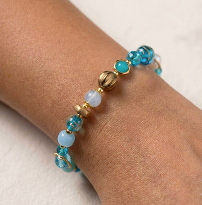 Blaues Kristall Naturperlen Armband – Handgefertigtes Perlenarmband mit Eleganz