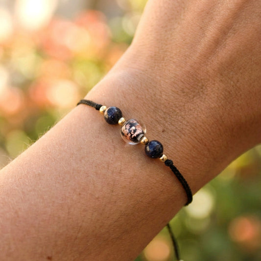 Sternenstein Armband mit nachtleuchtender Perle – Zartes Handmade Seidenfaden-Armband