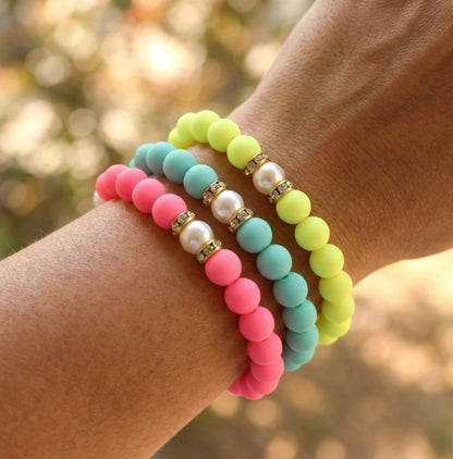 Neon Pinkes Perlenarmband – Handgefertigtes, auffälliges Armband