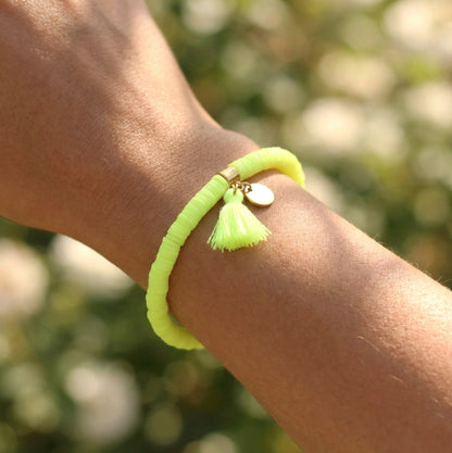 Neon Gelbes Sommer Katsuki Armband mit Quaste & Charm – Handgefertigtes Perlenarmband