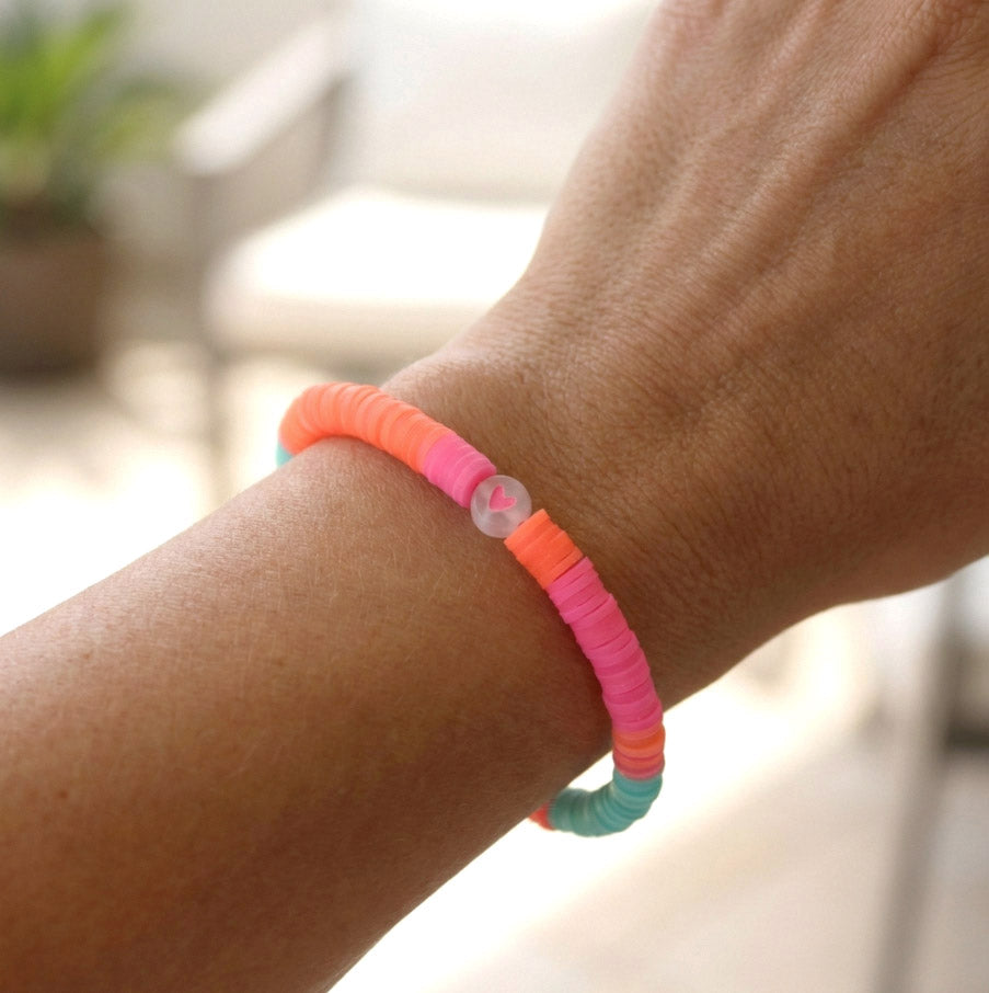 Neon Jelly Glow Armband – Katsuki Perlenarmband mit Glow-in-the-Dark Herzperle