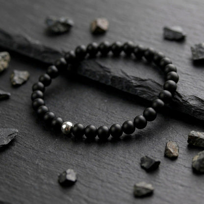 Schwarzes Herren Perlenarmband mit Edelstahlperle – Handgefertigt