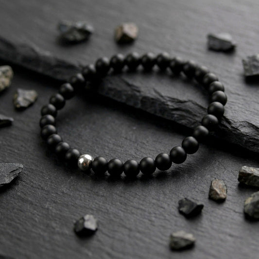 Schwarzes Herren Perlenarmband mit Edelstahlperle – Handgefertigt