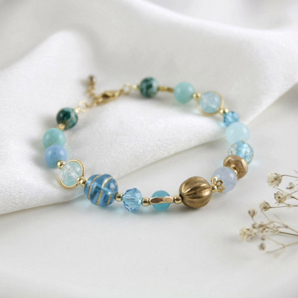 Blaues Kristall Naturperlen Armband – Handgefertigtes Perlenarmband mit Eleganz