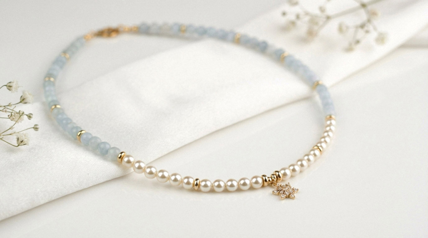 Aquamarin Perlenhalskette mit Schneeflocken-Anhänger – Handgefertigter Natursteinschmuck