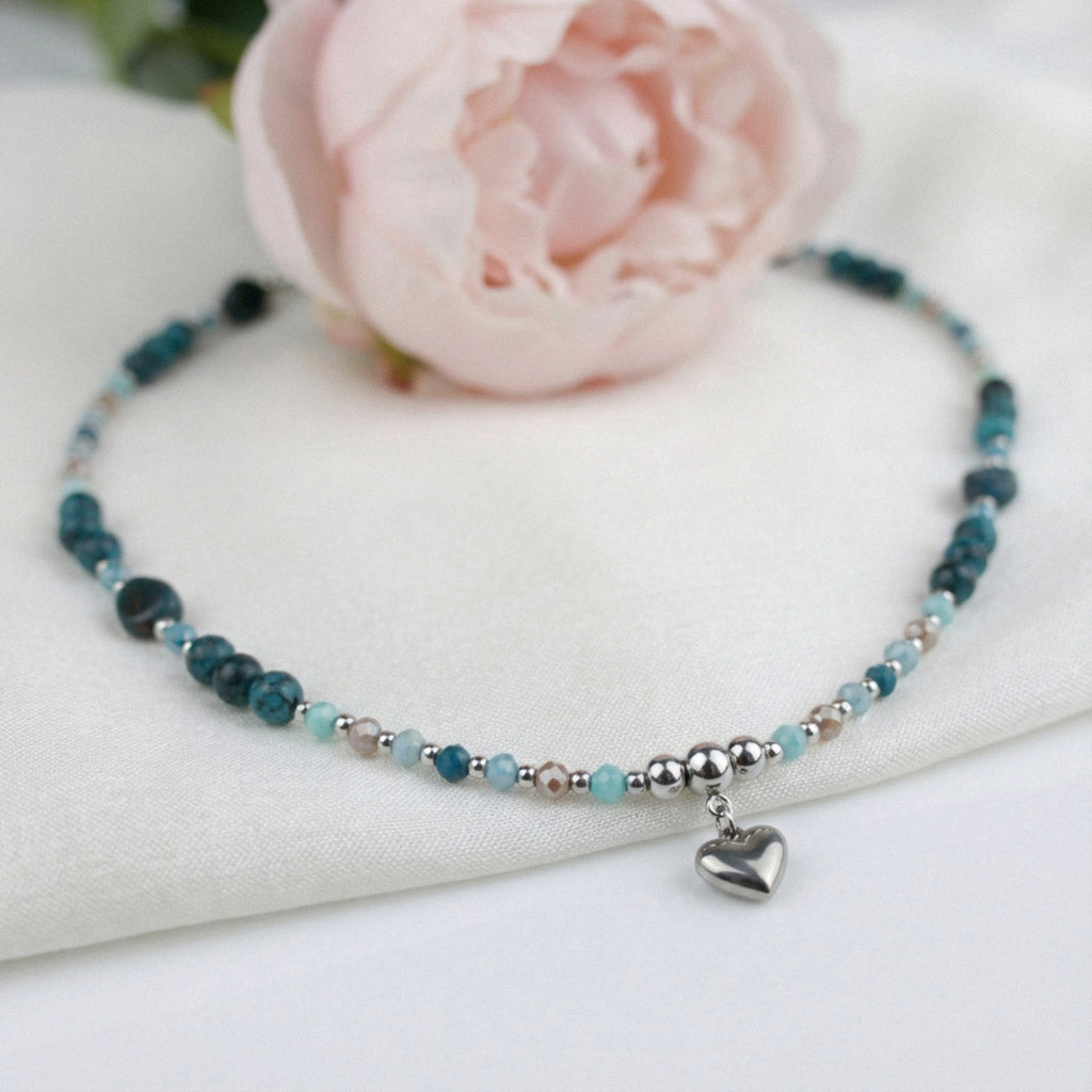 Grün-Türkise Apatit Naturstein Perlenhalskette mit Herzanhänger – Handgefertigt