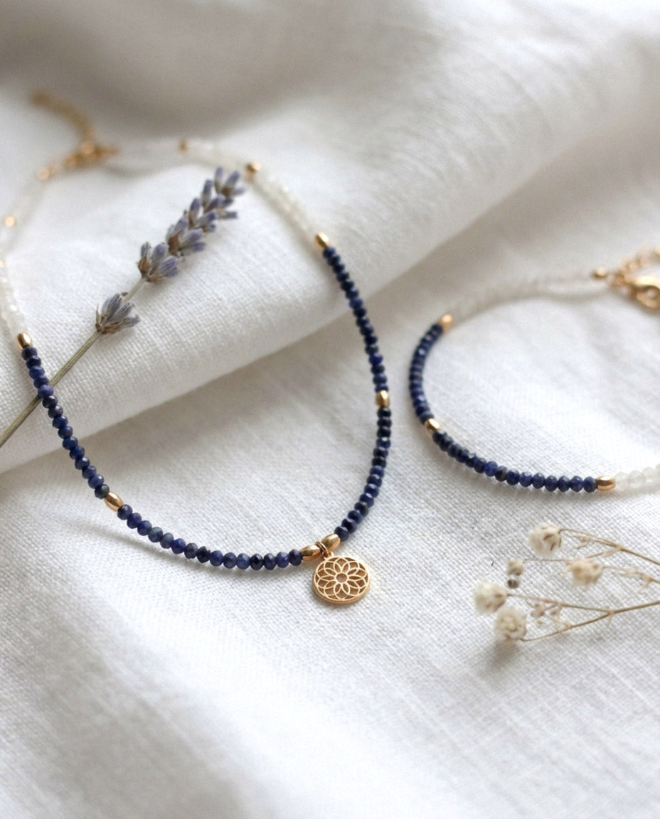 Zarter Lapislazuli Choker mit Anhänger – Handgefertigt