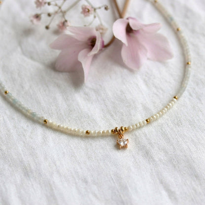 Zarte Aquamarin Perlenhalskette mit Zirkonia Anhänger – Handgefertigt