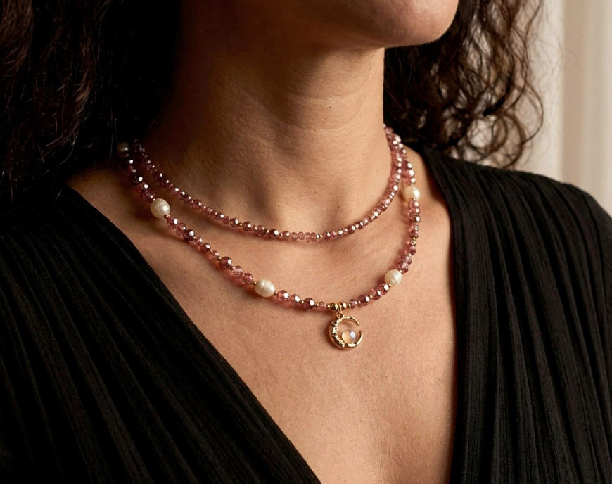 Layering Schmuckset – Kristall & Süßwasserperlen Halskette mit Mondanhänger | Handgefertigt