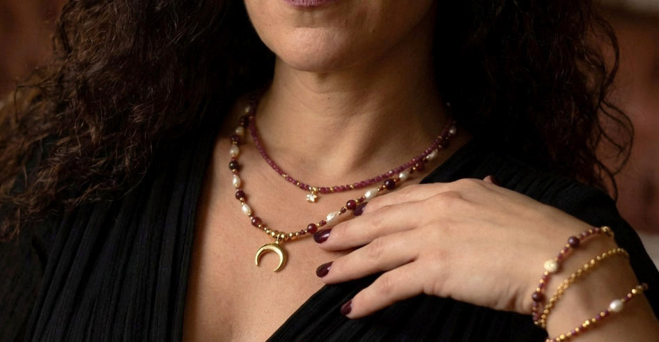 Garnet & Süßwasserperlen Schmuckset mit Mondanhänger – Handgefertigt