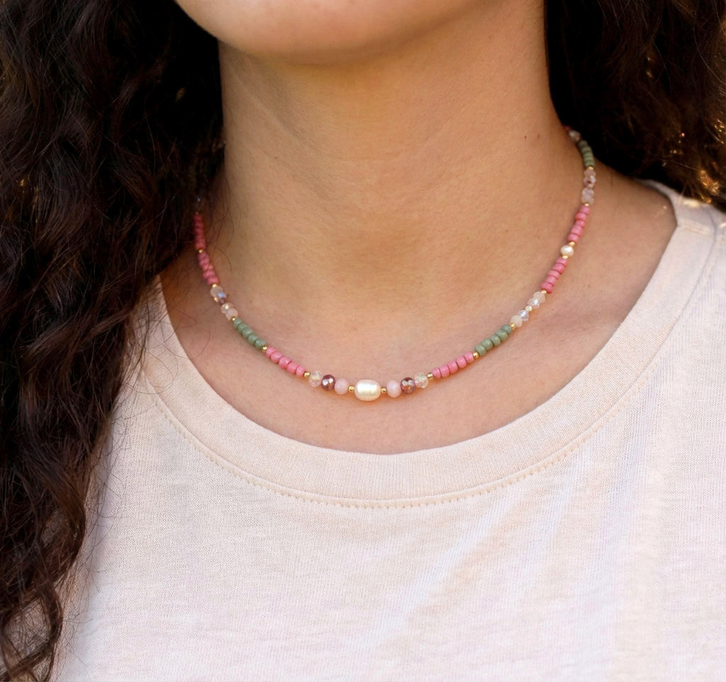 Grün-Altrosa Perlenkette & Armband – Mit Süßwasserperlen - Set