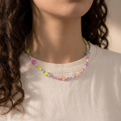 Bunte Herzchen Perlenkette – Handgefertigte süße Perlenhalskette