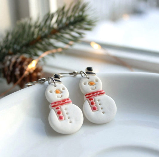 Schneemann Weihnachts Ohrringe – Handgefertigte Polymer Clay Statement Ohrringe
