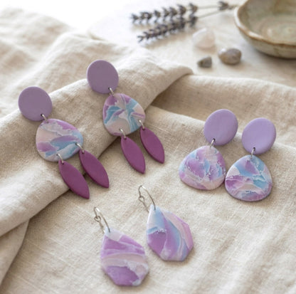 Pastell Lila-Blau Ohrringe – Handgefertigte Polymer Clay Statement Kollektion