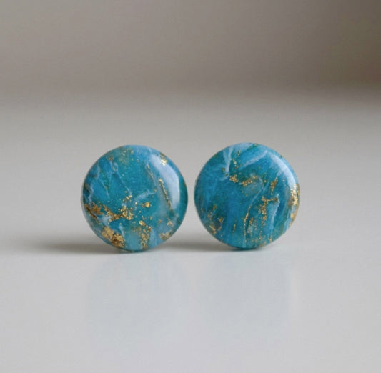 Elegante Türkis-Gold Ohrstecker – Handgefertigte Polymer Clay Ohrringe