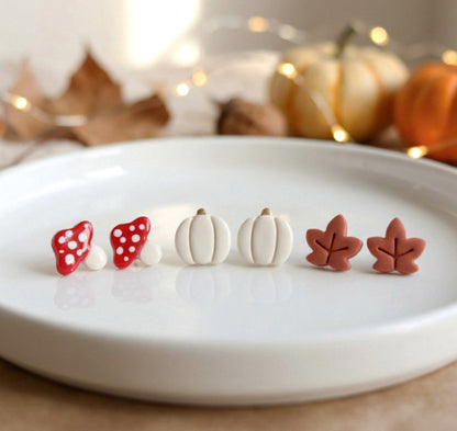 Herbst Trio – Tiny Stud Set (Kürbis, Pilz, Blatt) – Polymer Clay Ohrstecker