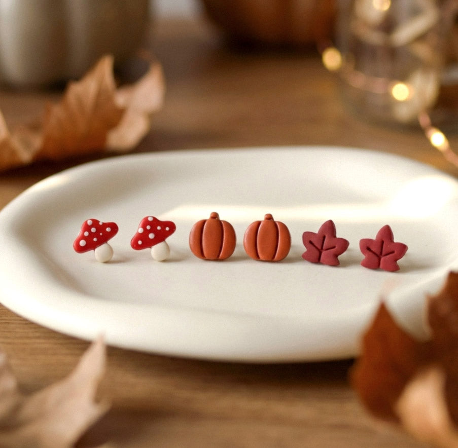 Herbst Trio – Tiny Stud Set (Kürbis, Pilz, Blatt) – Polymer Clay Ohrstecker