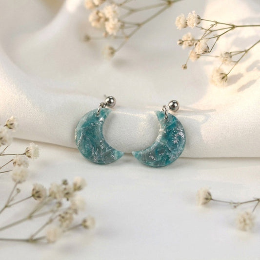 Grün-Silber Mond Marmor Ohrringe – Handgefertigte Polymer Clay Statement Ohrringe