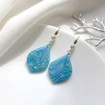 Statement Polymer Clay Ohrringe | Handgefertigte elegante Blau Silberne Marmor Swing | Kollektion