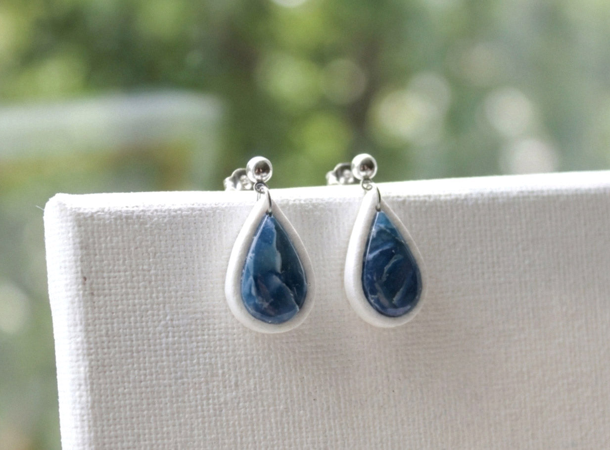 Blau-Weiß Marmor Tropfen Ohrringe – Handgefertigtes Polymer Clay Schmuckset